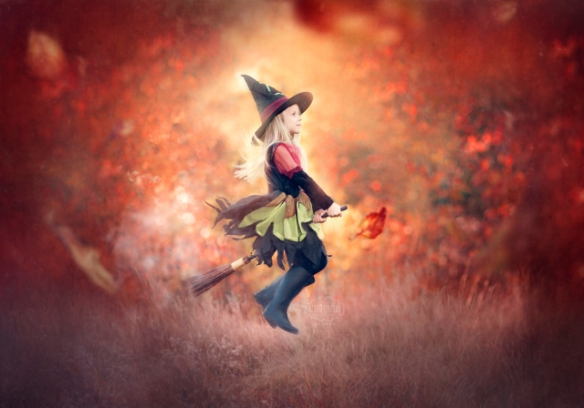 Halloween_Witch_Child_Fall_Photo_WEBB